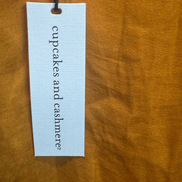 Elegant White Lace Blouse - Picture 2 of 6